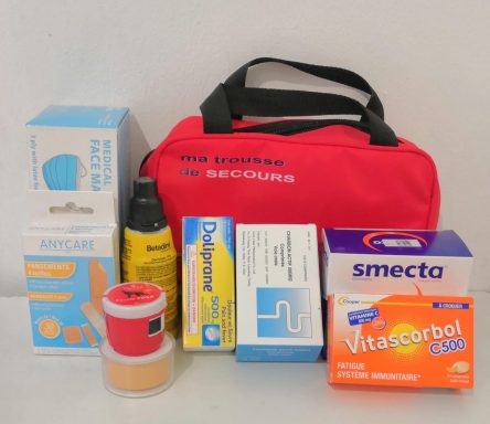 Trousse à pharmacie livrée à domicile.